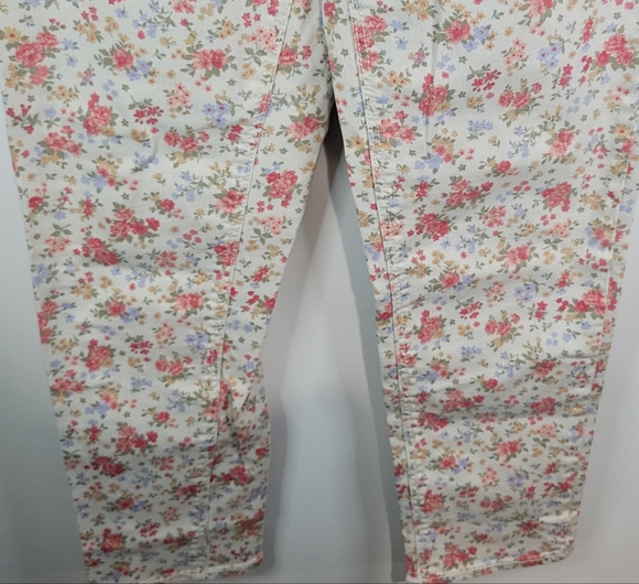 American Eagle Floral Denim Stretch Jeans size 2. - Picture 13 of 13